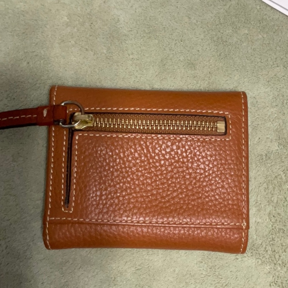 🌟HP🔥Dooney & Bourke pebble leather, tan, small flap snap wallet. Trifold. - Picture 2 of 3